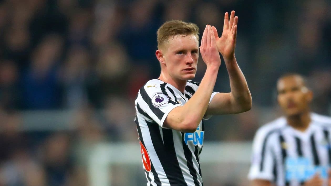 Букмекеры: хавбек "Ньюкасла" Лонгстафф может перейти в "МЮ"