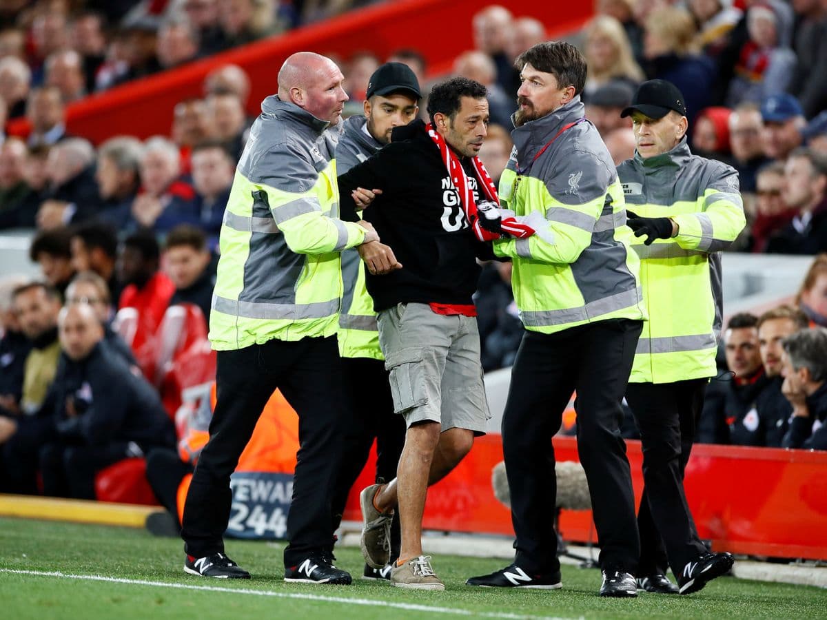 УЕФА оштрафовал «Ливерпуль», «Манчестер Сити» и «Селтик» за инциденты во время Лиги чемпионов