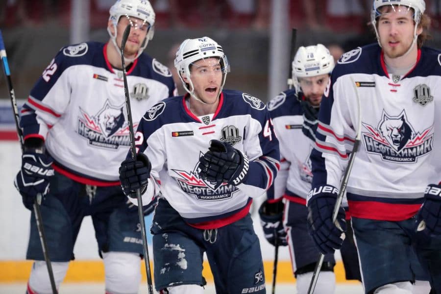 Нефтехимик - Авангард