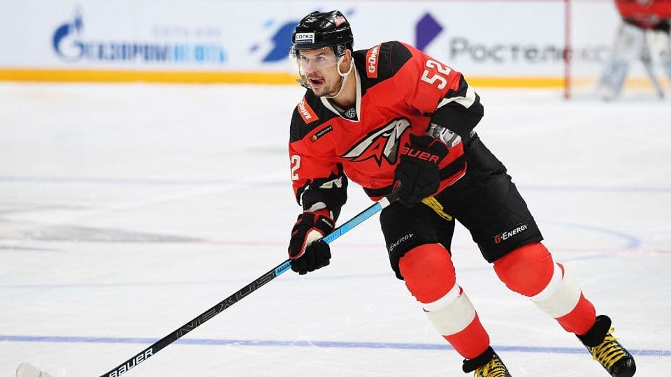 Нефтехимик - Авангард