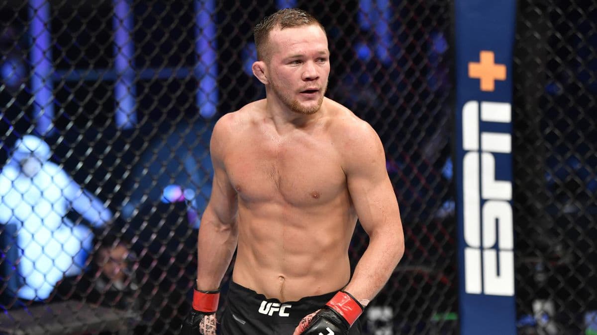 Петр Ян проиграл титул чемпиона UFC, применив недозволенный прием против Стерлинга