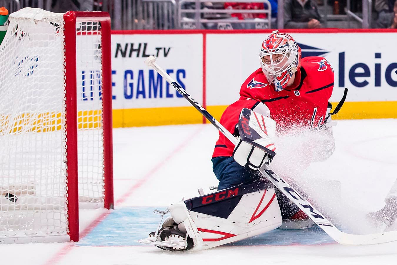 Самсонов, Варламов и Кузнецов - признаны тремя звездами матча «Айлендерс» - «Вашингтон»