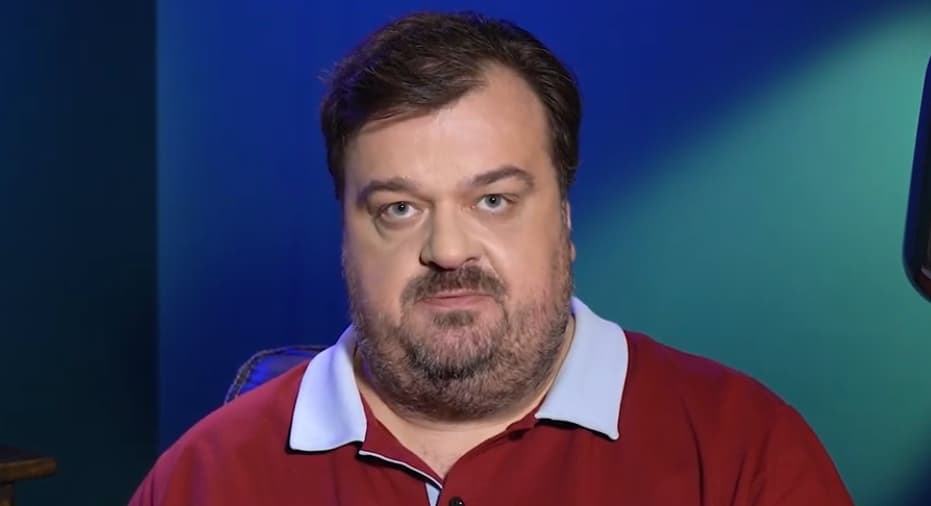 Уткин: мне все равно, что нанесено на форму какой угодно сборной, кроме российской, на которой изначально флаг России был изображен в перевернутом виде