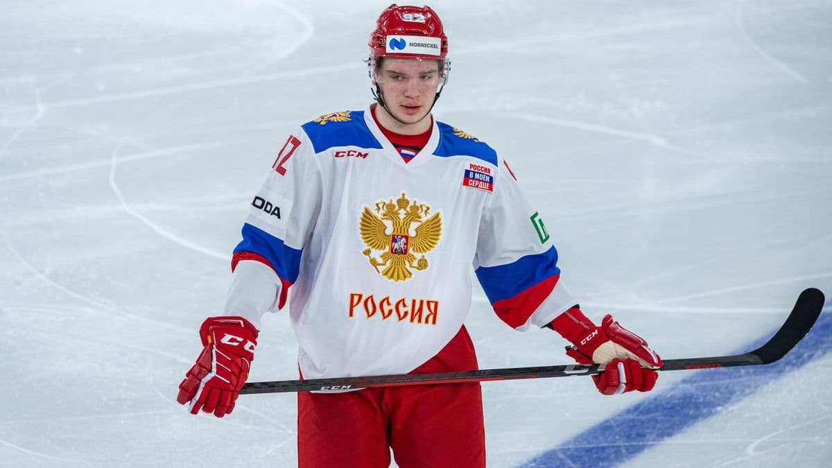 Сборная России опустилась на третье место в рейтинге IIHF