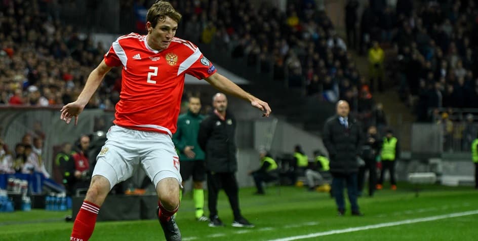 Марио Фернандеса увезли со стадиона на машине скорой помощи