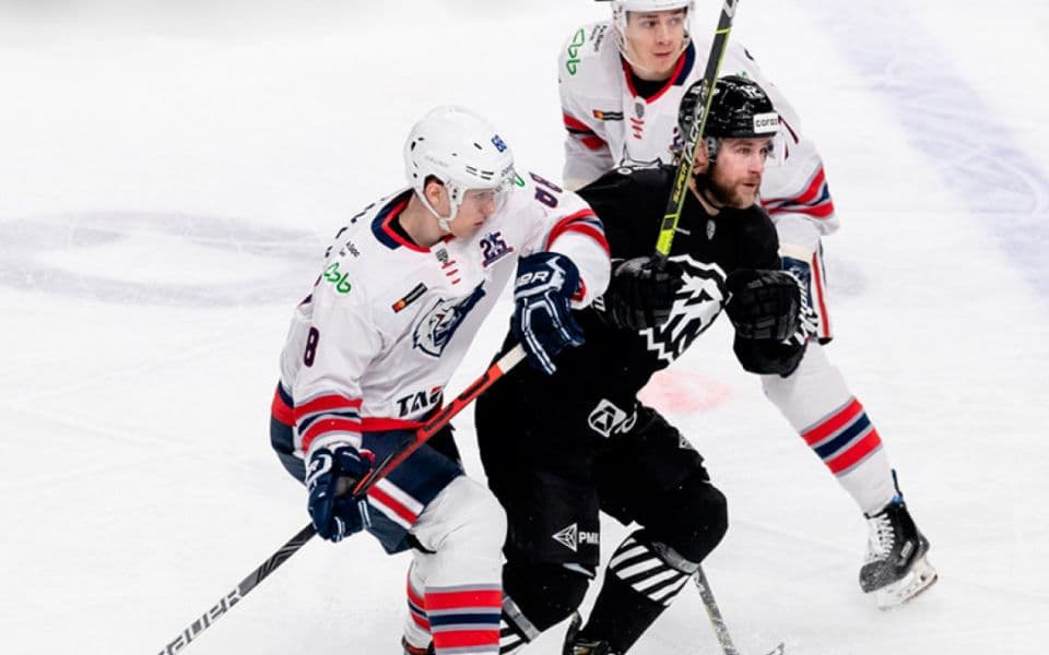 Нефтехимик - Трактор