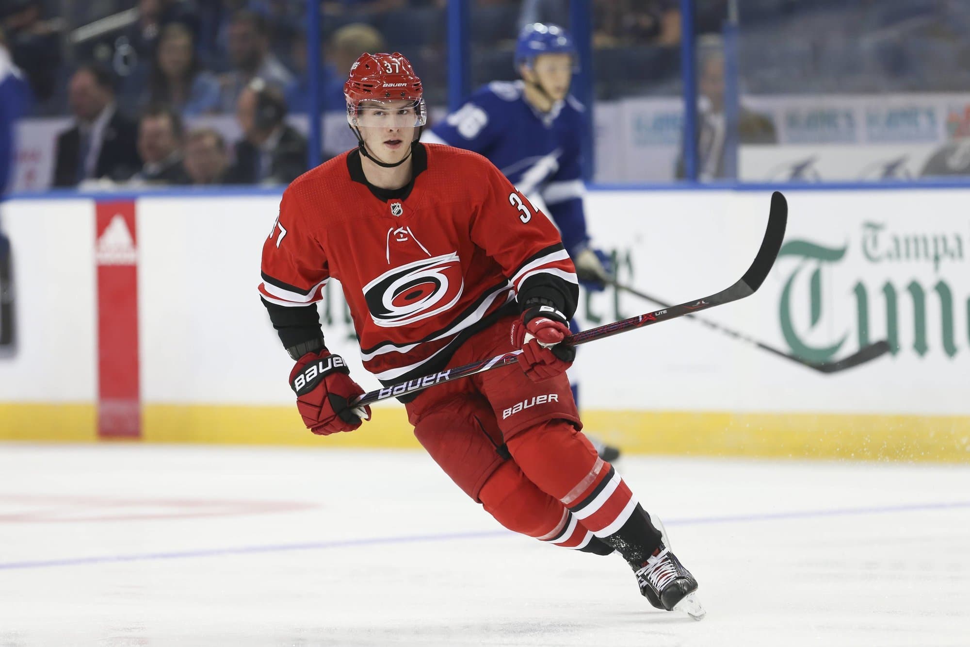 «Каролина» проиграла «Бостону», Свечников оформил дубль