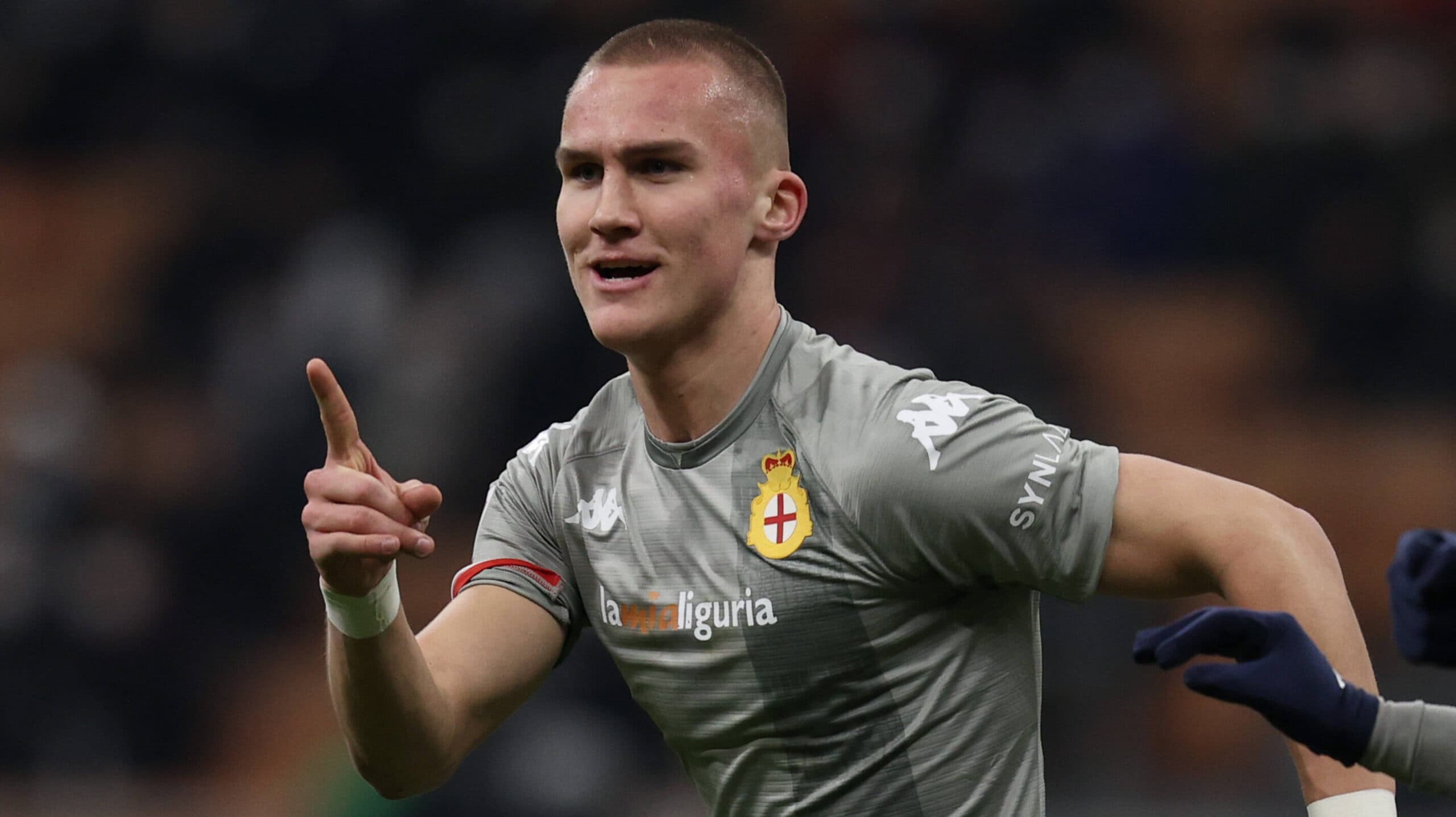 «Наполи» подпишет защитника «Брайтона» Эстигора