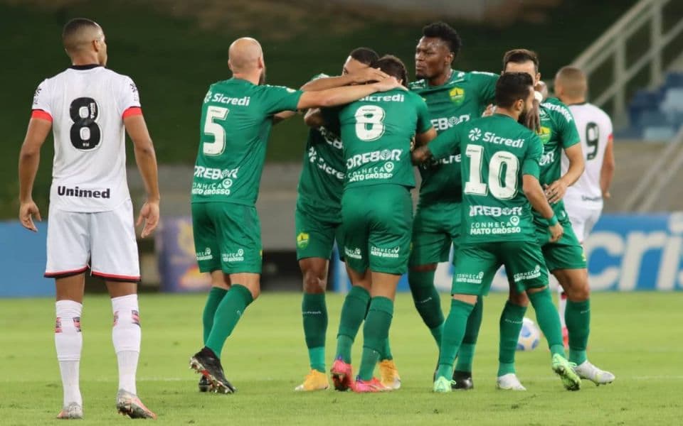 «Аваи» — «Куяба»