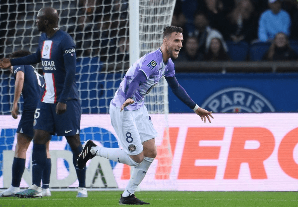 «Марсель», «Севилья» и «Лидс» интересуются Ван ден Боменом