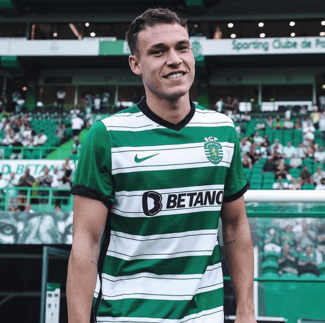 «Челси» поборется с «ПСЖ» за хавбека «Спортинга» Угарте