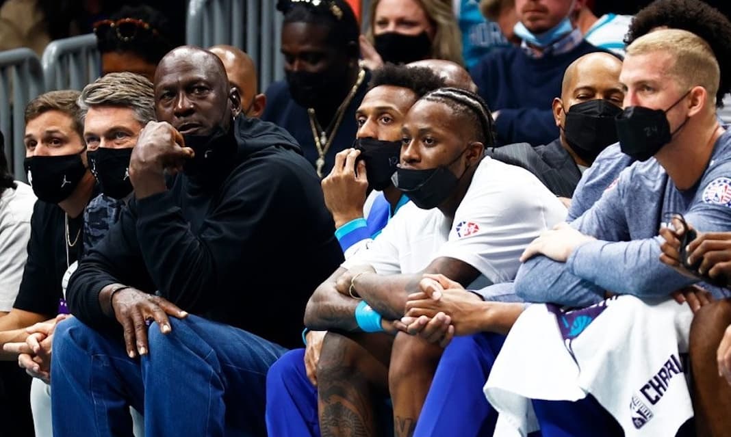 Джордан продаст контрольный пакет акций «Шарлотт Хорнетс»