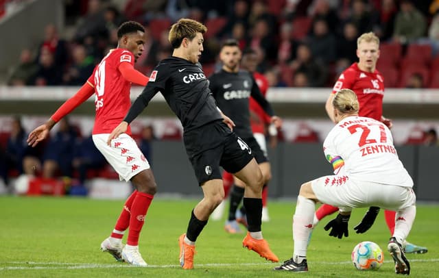 «Майнц» победит «Фрайбург» в 13-м туре Бундеслиги 3 декабря