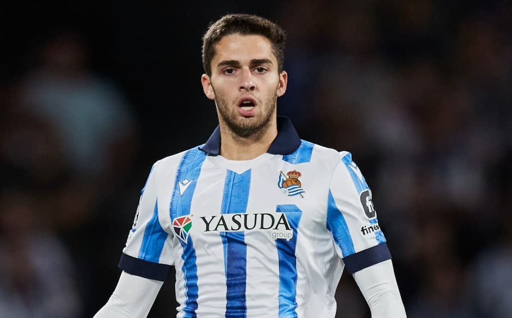 Мостовой: не жду результативных действий от Захаряна, пусть спокойно вливается в чемпионат