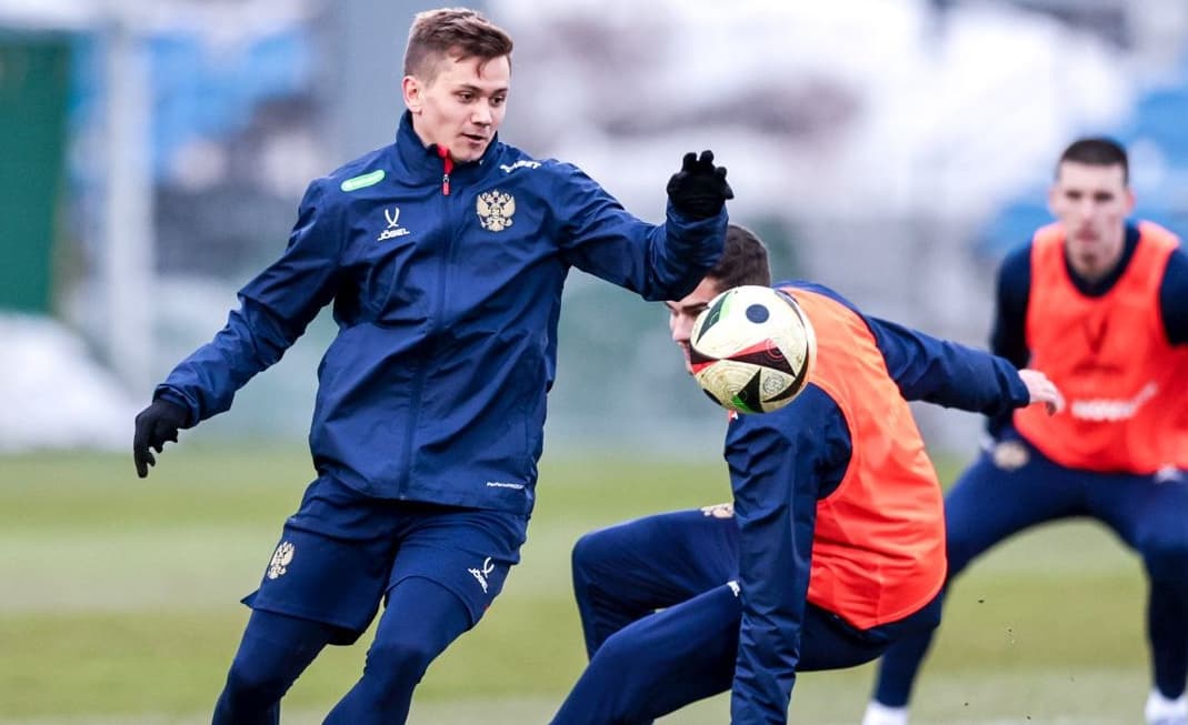 Булыкин: когда нет международных матчей, в углу будет стоять результат, болельщики будут ждать только победы - этим и займется Карпин