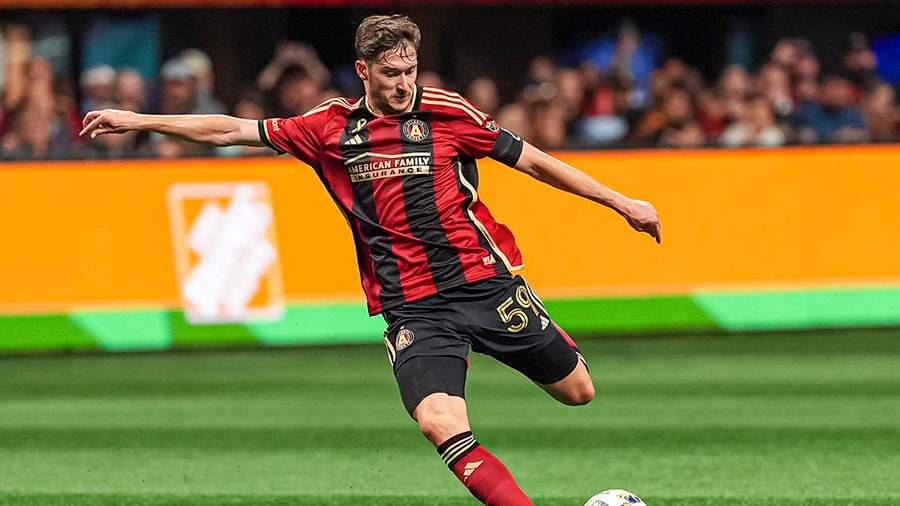 В «Атланта Юнайтед» объяснили, почему убрали все флаги у футболистов при объявлении состава