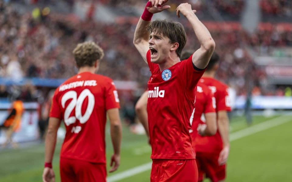 «Айнтрахт» — «Хольштайн Киль»