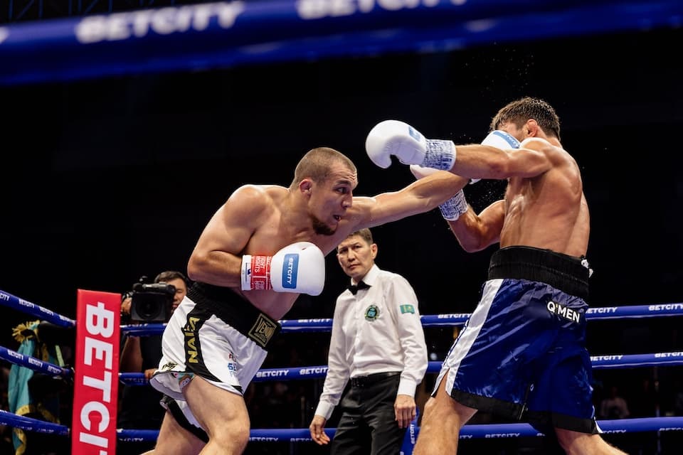 Рафиков одержал победу над Пираевым на турнире БЕТСИТИ Fight Nights Boxing в Казахстане