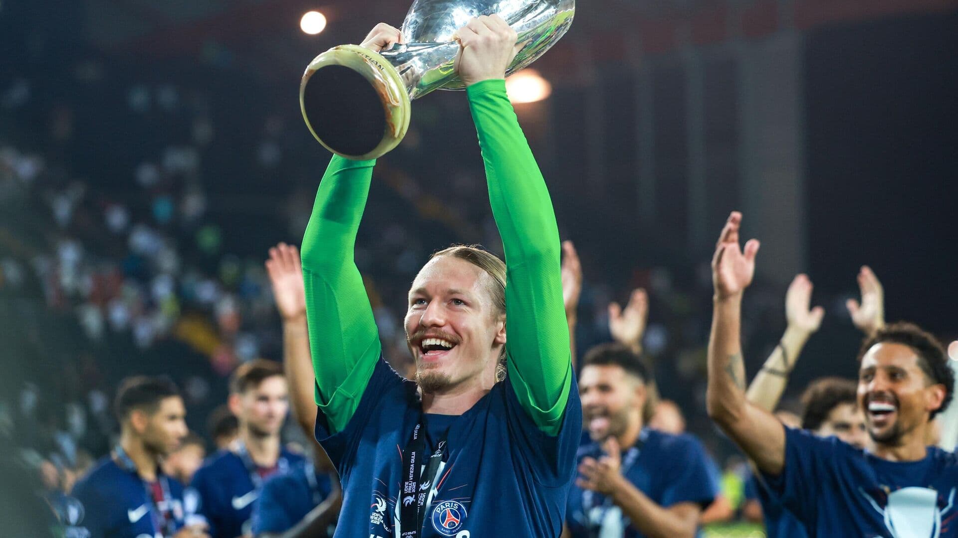 Александр Мостовой: При Шевалье Сафонов будет сидеть в запасе «ПСЖ»