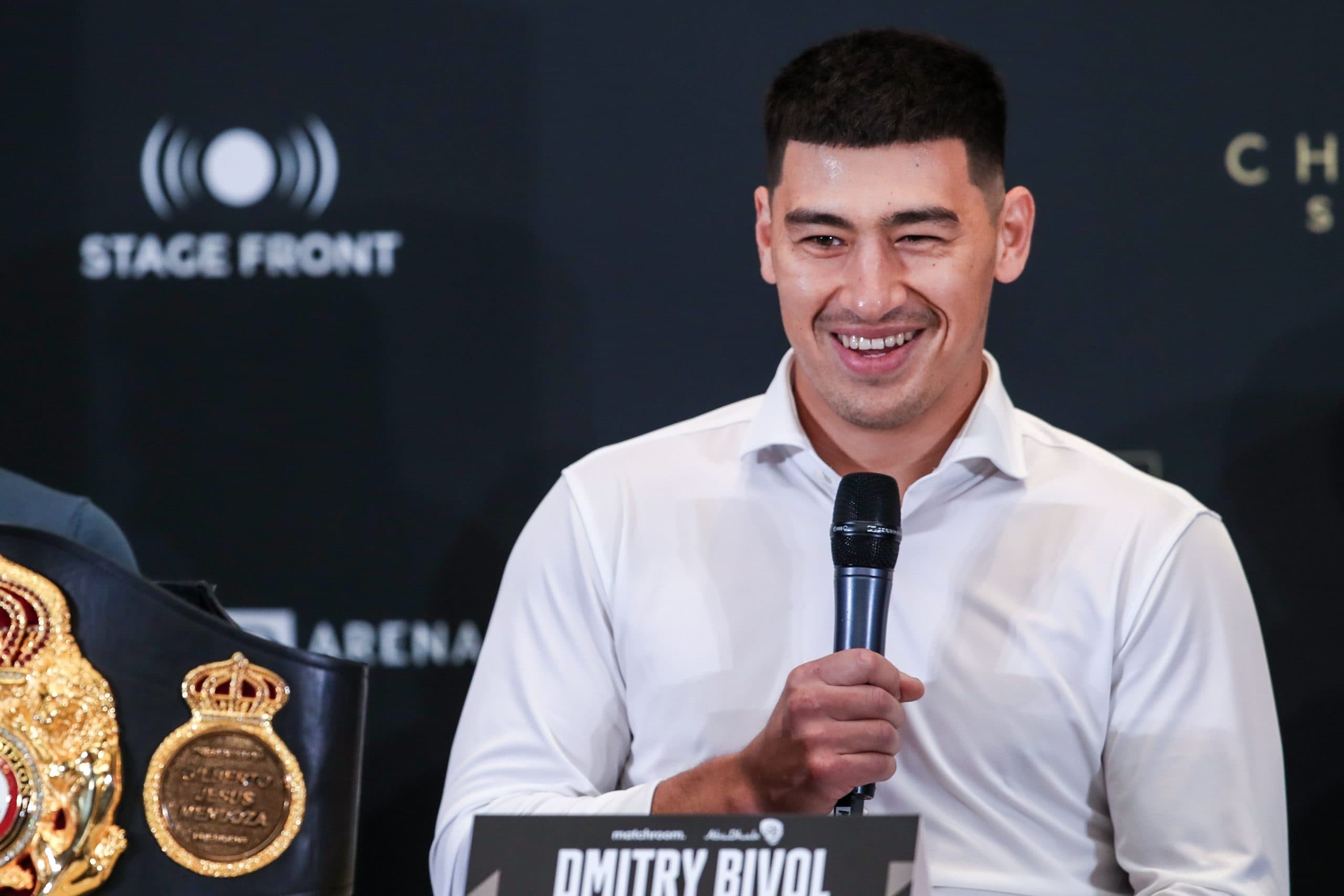 Тренер Бетербиева: непонятно, зачем Бивол так затягивал с операцией