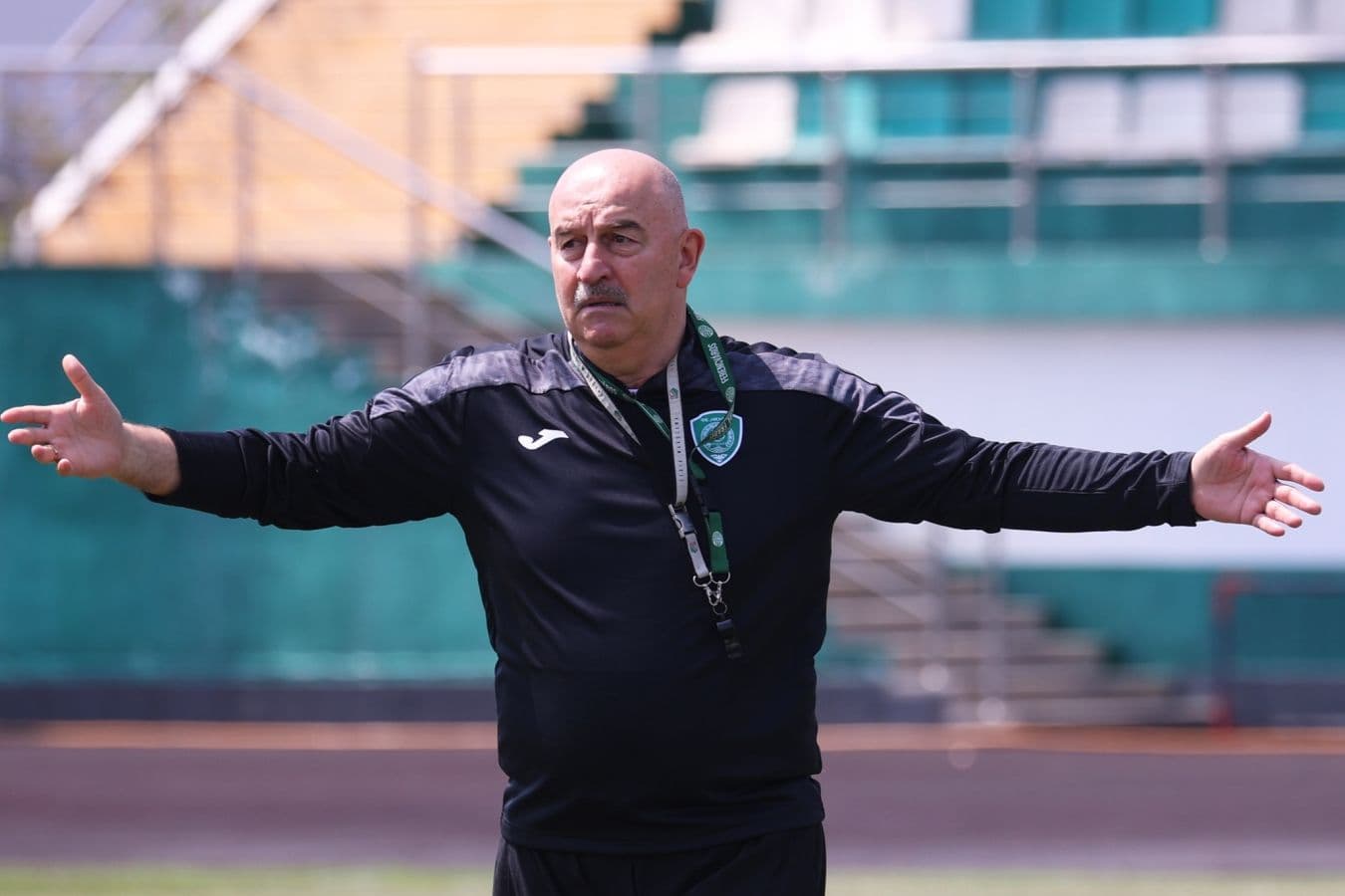 Станислав Черчесов. Фото: ФК «Ахмат»