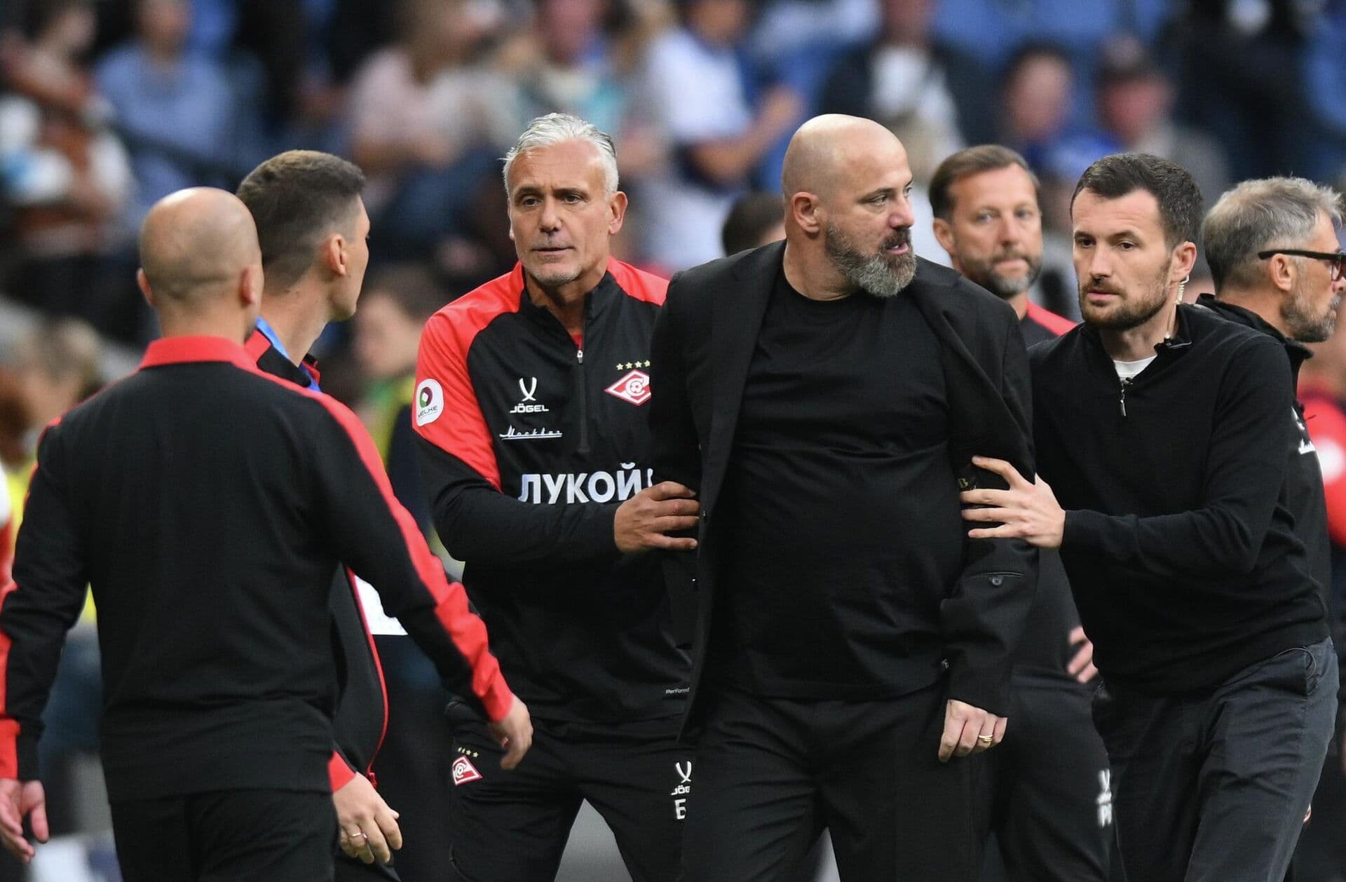 Деян Станкович (по центру). Фото: РИА Новости