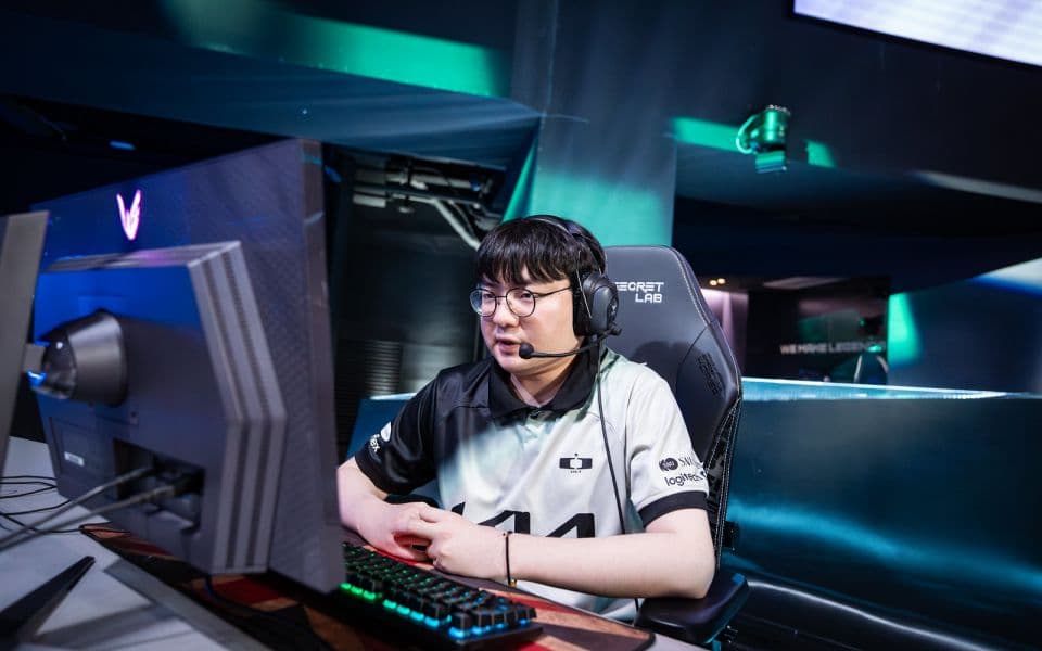 BNK FearX - Dplus KIA 