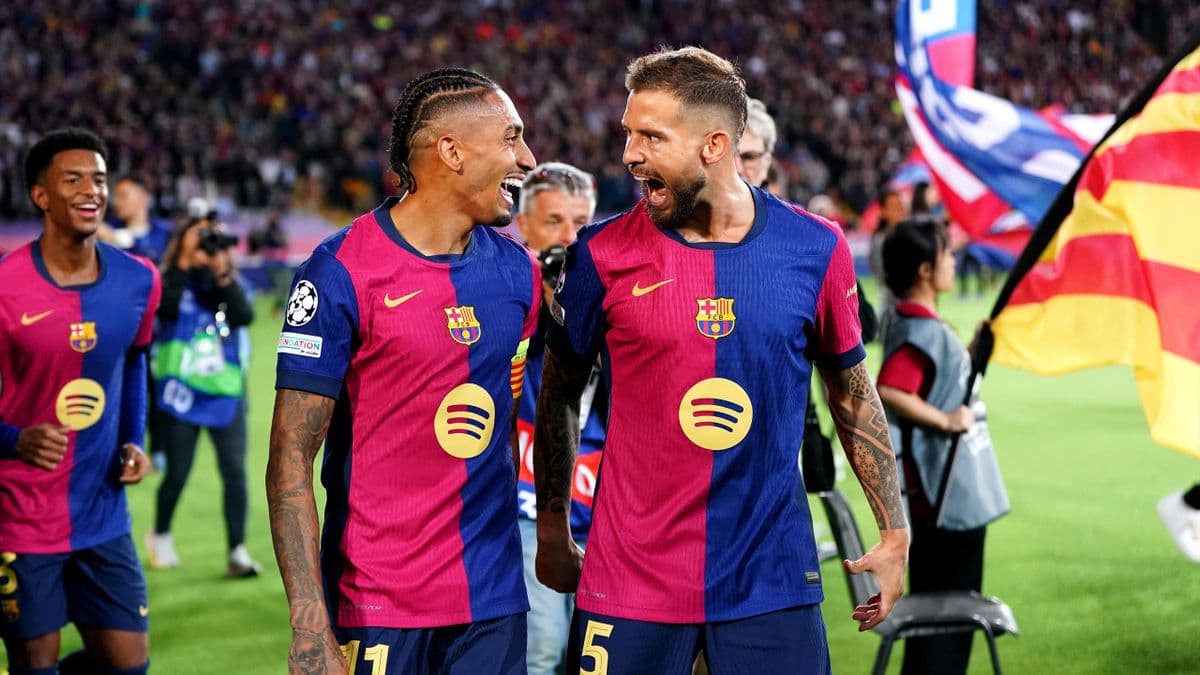 Дзюба - о фаворите Лиги чемпионов: на бумаге более мощно смотрится «Барселона»