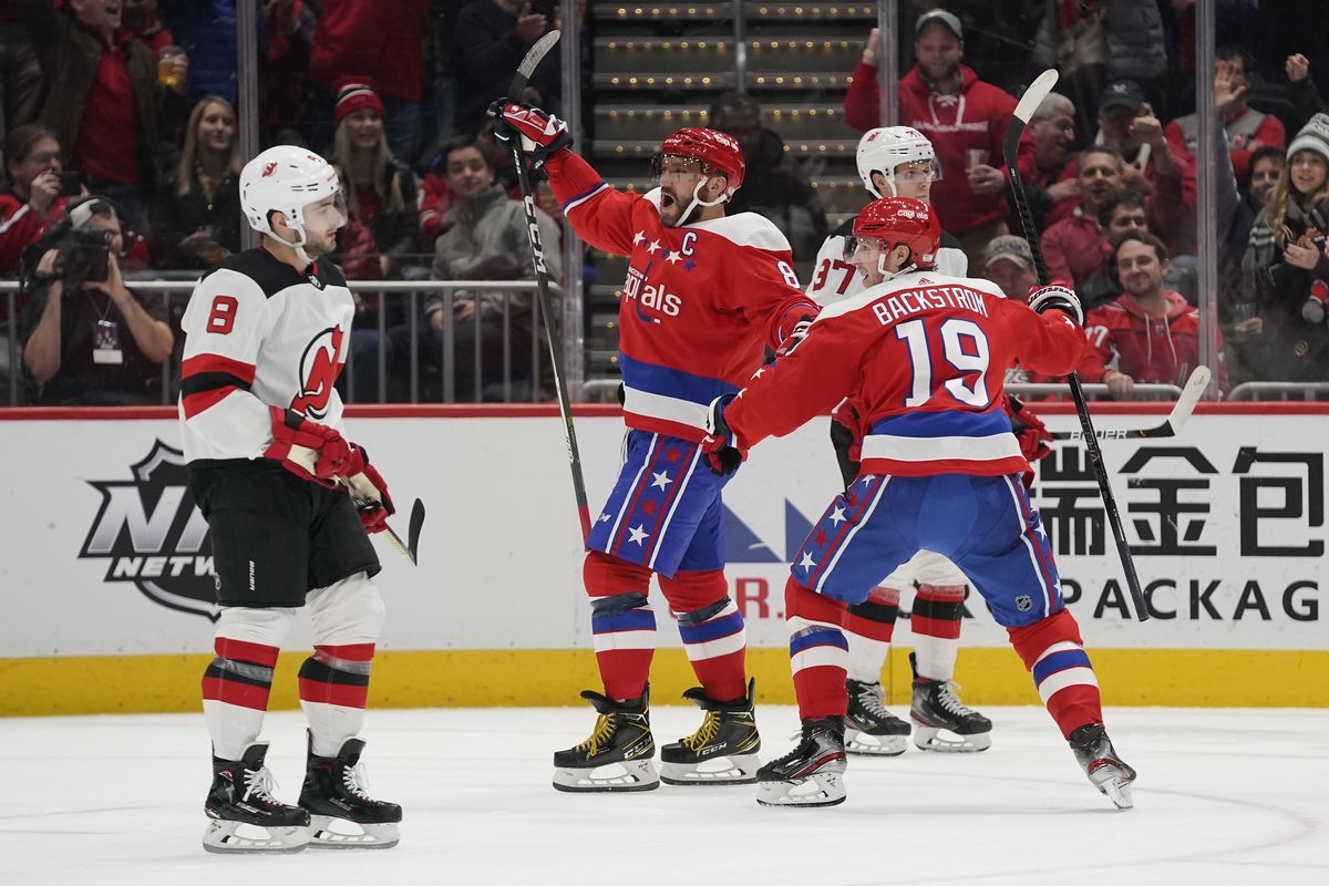 Вашингтон джерси обзор. Washington Capitals джерси. Овечкин хет трик. Джерси Овечкина НХЛ. Вашингтон Нью джерси.