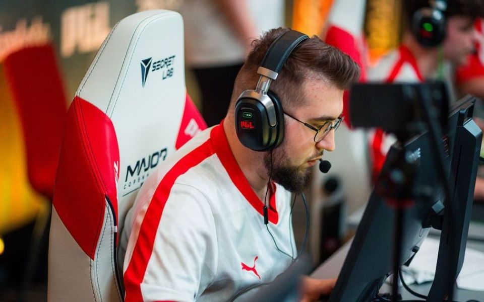 MOUZ - Team Falcons