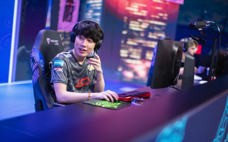 LGD Gaming - Invictus Gaming 